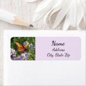 自然紫色の花と（昆虫）オオカバマダラ、モナーク蝶 ラベル (インサイチュ)