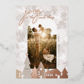 自然豊かな森林の動物たちが住む、のどかな村のアーチ型の写真 箔シーズンカード (正面)