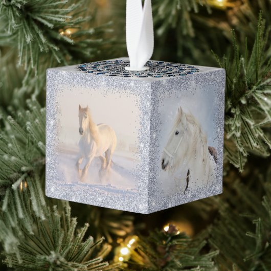 自然雪冬白馬ウマ科のペット4写真 キューブオーナメント (ツリー)