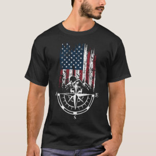 自然sアドベンチャーエンブレムアメリカンフラッグコンパスアン tシャツ
