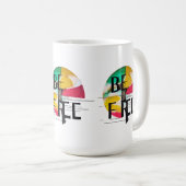 自由である コーヒーマグカップ (正面右)