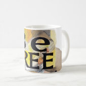 自由である コーヒーマグカップ (正面右)