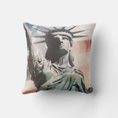 自由とアメリカ国旗の愛国的な像 クッション (裏面)