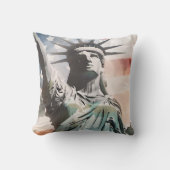 自由とアメリカ国旗の愛国的な像 クッション (正面)