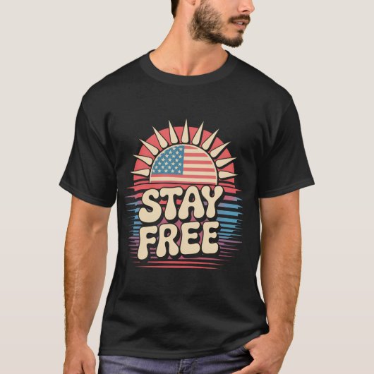 自由なままで 7月4日 アメリカ愛国者 Tシャツ (正面)