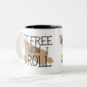 自由なナットは私がピーナツ木のナットの自由な記号をいかに転がるかです ツートーンマグカップ (正面左)