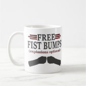 自由な握りこぶしの隆起 コーヒーマグカップ (左)
