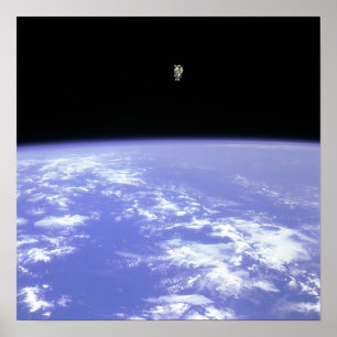自由に宇宙で飛んでいる ポスター