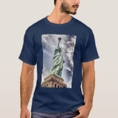 自由のシャツとジャケットの像 Tシャツ (正面)