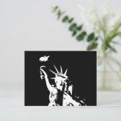 自由のシルエットの白黒の像 ポストカード (スタンド正面)