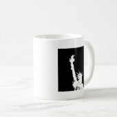 自由のシルエットポップ・アートのの白黒の芸術像 コーヒーマグカップ (正面右)
