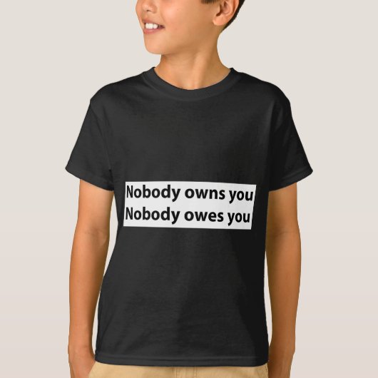 自由のテーマのTシャツ-だれも所有しません! Tシャツ (正面)