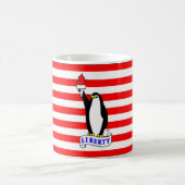 自由のペンギンの旗のマグ コーヒーマグカップ (中央)