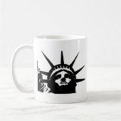 自由のポップ・アートの白黒像 コーヒーマグカップ (左)