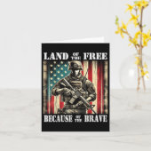 自由の国 勇敢な軍事退役軍人記念日 カード (黄色い花)