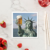 自由の女神がビールジョッキを持ち上げる スタンダードカクテルナプキン (インサイチュ)