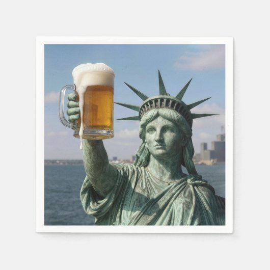 自由の女神がビールジョッキを持ち上げる スタンダードカクテルナプキン (正面)