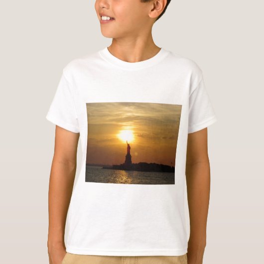 自由の女神とサンセット Tシャツ (正面)