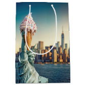 自由の女神と誕生日アイスクリームコーン ミディアムペーパーバッグ (正面)