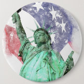 自由の女神は旗の水色で閉じる 缶バッジ (正面)