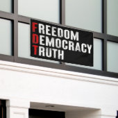 自由の民主主義の真実 横断幕 (ビルの外側)