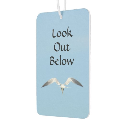 自由の精神の下で飛行中のカモメ カーエアーフレッシュナー (左)