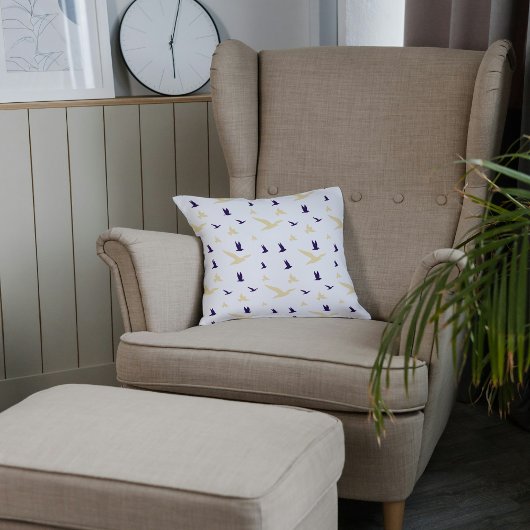 「自由の翼」鳥インスパイア クッション