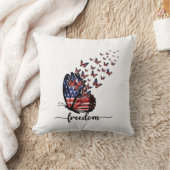 自由の蝶 | 愛国的な赤、白、青 クッション (ブランケット)