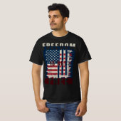 自由は無料ではない ディストressedアメリカ国旗 tシャツ (正面フル)