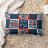 "自由は神からの贈り物"ペイズリー枕 ランバークッション (ブランケット)