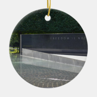 自由は自由朝鮮戦争Memorial.JPGではないです セラミックオーナメント