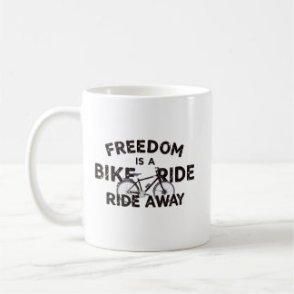 自由は自転車の旅先にある コーヒーマグカップ