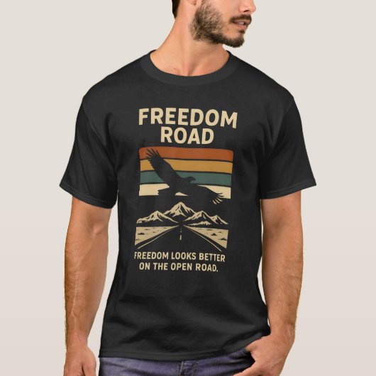 自由は開けた道の上でより輝く Tシャツ (正面)