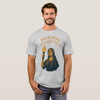 自由は高く掲げられる - すべての人のためのたいまつ Tシャツ