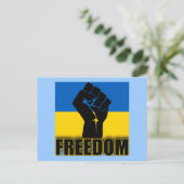 自由への拳を持つウクライナ国旗 ポストカード (スタンド正面)