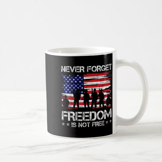 自由を忘れないはメモリアルデイではない アメリカ退役軍人 コーヒーマグカップ (右)
