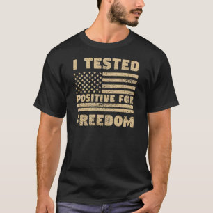 自由を試前向きした Tシャツ
