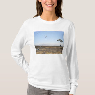 自由落下のパラシュート・ジャンパー Tシャツ