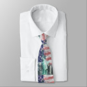 自由賛美に ネクタイ (タイ)