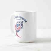 自由250周年を祝う7月4日のフライバイ コーヒーマグカップ (正面左)