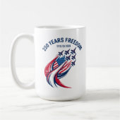 自由250周年を祝う7月4日のフライバイ コーヒーマグカップ (左)