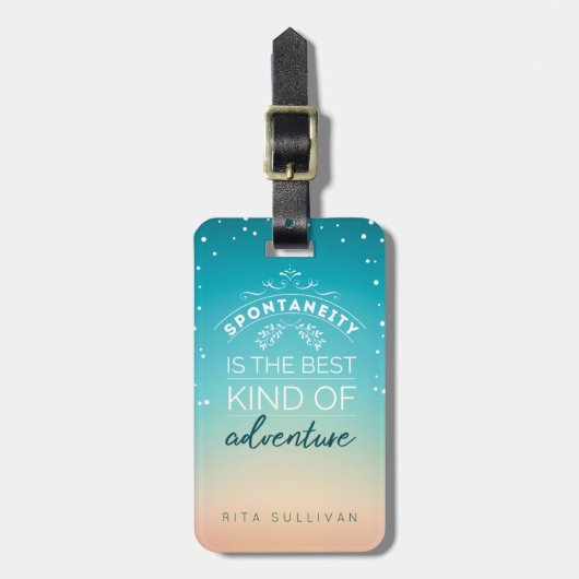 自発性は最高の冒険の一種である。 ラゲッジタグ (正面縦)