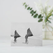 自転車がビーチに乗る ポストカード (スタンド正面)