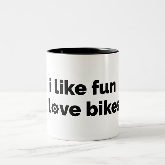 自転車が大好きで楽しみたい ツートーンマグカップ (中央)