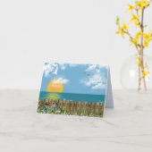 自転車でフェンスに寄り掛かるビーチ カード (黄色い花)