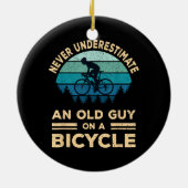 自転車で老人を甘く見てはいけないおもしろい セラミックオーナメント (裏面)