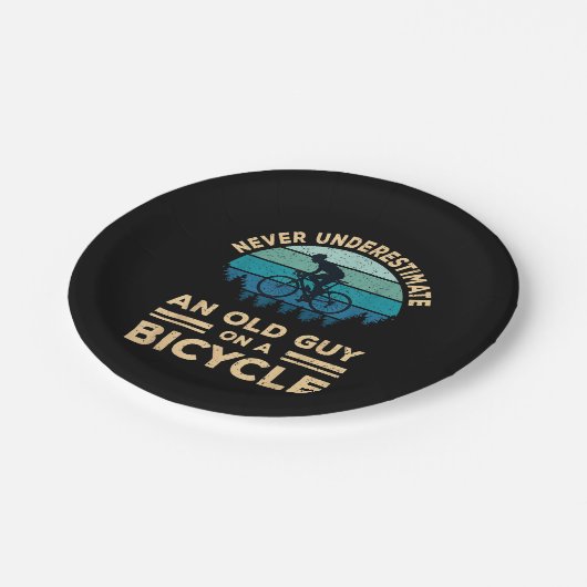 自転車で老人を甘く見てはいけないおもしろい ペーパープレート (アングル)