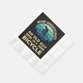 自転車で老人を甘く見てはいけないおもしろい 縁ありランチョンナプキン (角)