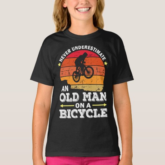自転車で老人を甘く見てはいけない Tシャツ (正面)