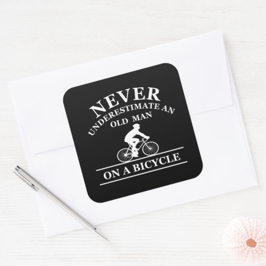 自転車で老人を軽く見る スクエアシール (封筒)